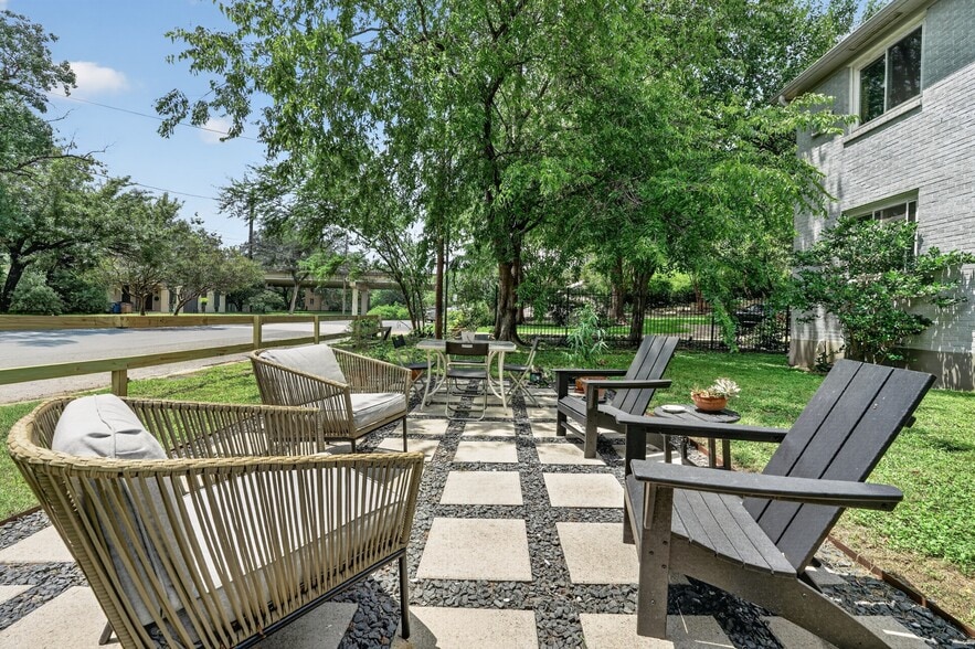More Photos Of 1518 Parkway, Austin Multifamily For Sale