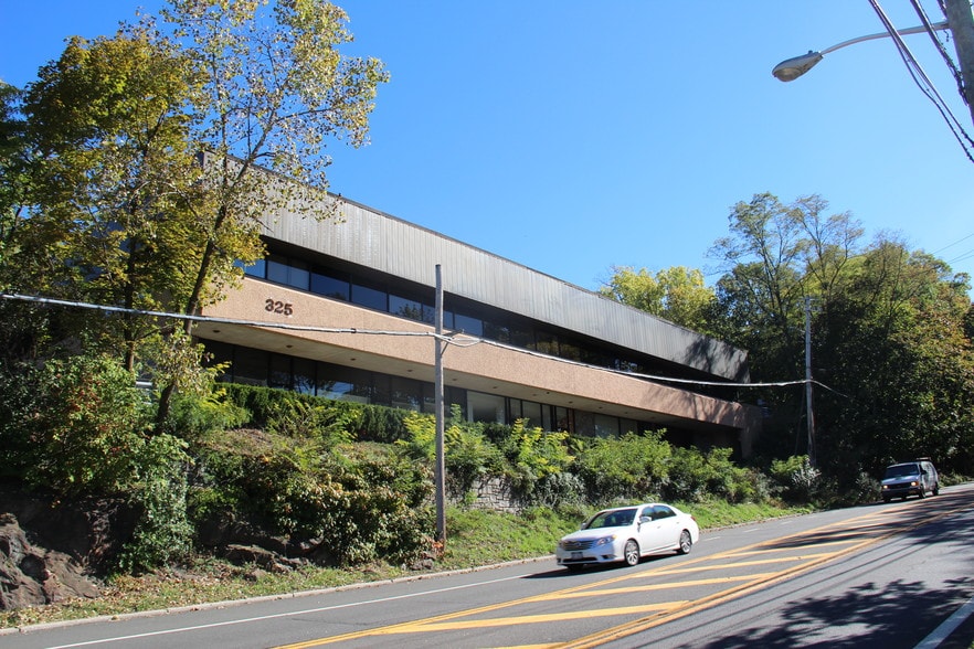 Primary Photo Of 325 S Highland Ave, Briarcliff Manor Village Medical For Lease