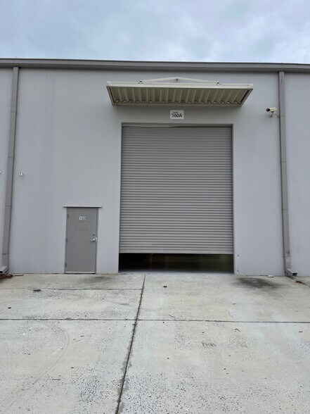 More Photos Of 6457 Hazeltine National Dr, Orlando Warehouse For Lease