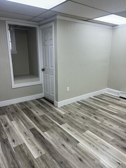 More Photos Of 157 Smith St, Newark Storefront Retail Office For Sale