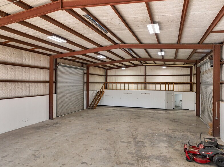 More Photos Of 19510-19514 Turtle Creek Ln, Magnolia Warehouse For Sale