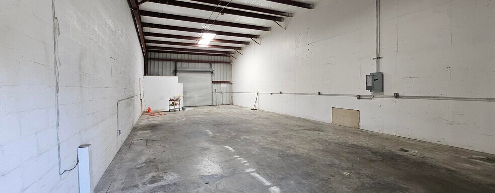 More Photos Of 3673 Prospect Ave, Naples Manufacturing For Lease