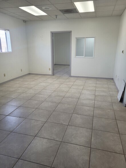 More Photos Of 7323 W Carole Ln, Glendale Light Distribution For Lease