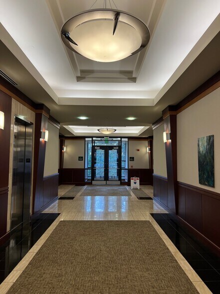 More Photos Of 9200 SE Sunnybrook Blvd, Clackamas Office For Lease