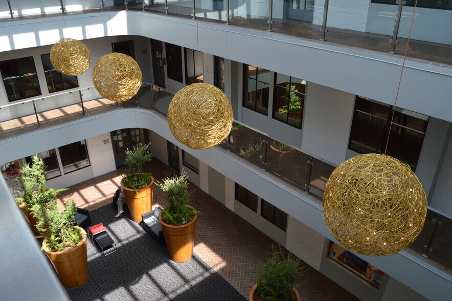 More Photos Of 881 Alma Real Dr, Pacific Palisades Loft Creative Space For Lease