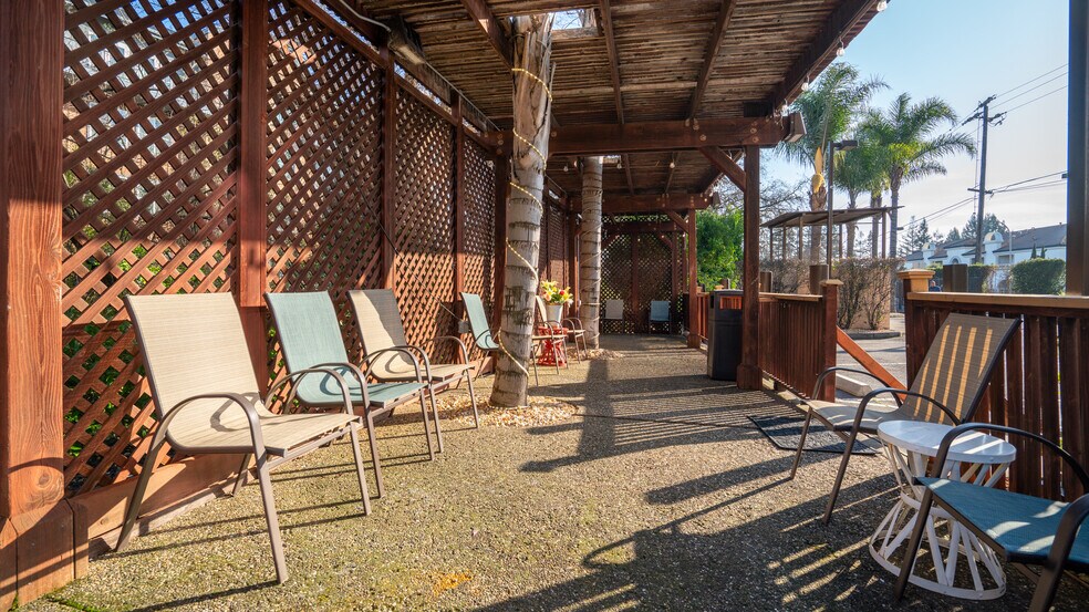 More Photos Of 178 Dry Creek Rd, Healdsburg Hotel For Sale