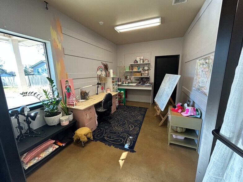 More Photos Of 140 AN County Road 140, Palestine Flex For Sale