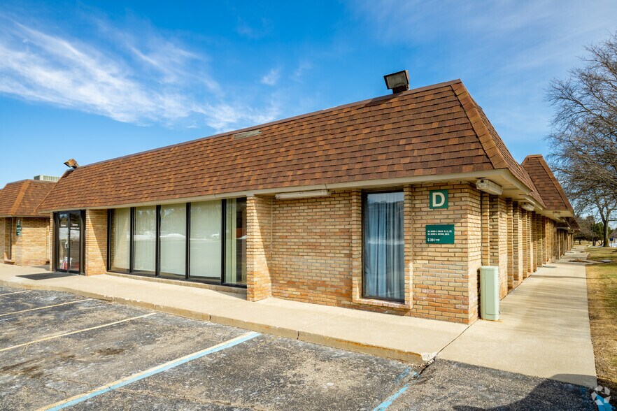 More Photos Of 32910 W 13 Mile Rd, Farmington Hills Medical For Sale