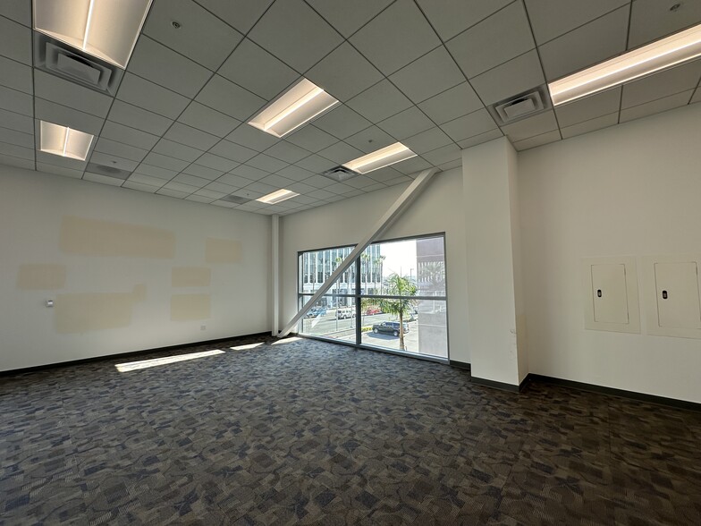 More Photos Of 4625-4635 Admiralty Way, Marina Del Rey Unknown For Lease