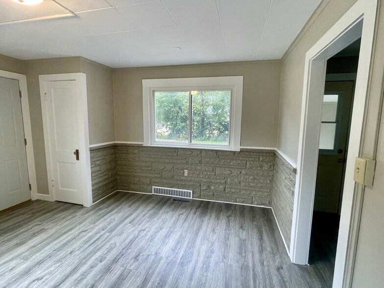 More Photos Of 844 Broadway St N, Menomonie Storefront Retail Residential For Sale