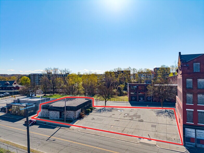 More Photos Of 15 Main St, Holyoke Medical For Lease
