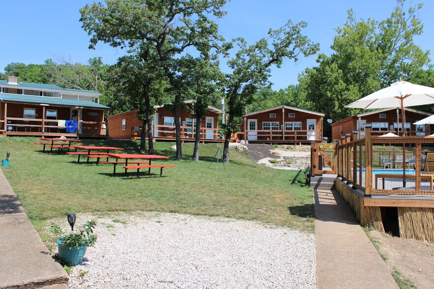 1062 Susan Rd, Lake Ozark, MO 65049 Hotel For Sale
