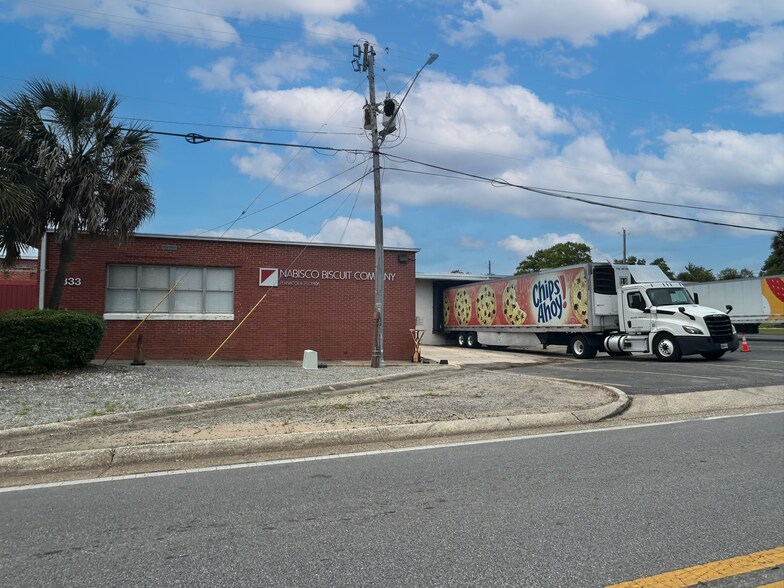 More Photos Of 333 N 14th Ave, Pensacola Distribution For Sale