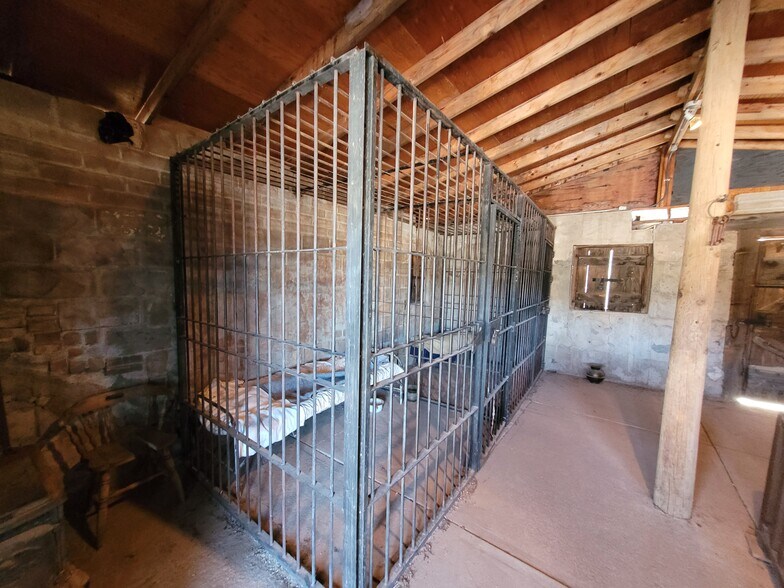 More Photos Of 331 W Rockspring Ln, Benson Movie Radio TVStudio For Sale