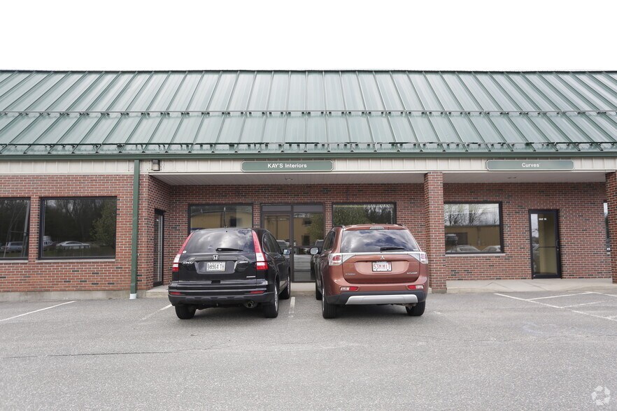 More Photos Of 939-941 Salem St, Groveland Storefront Retail Office For Sale