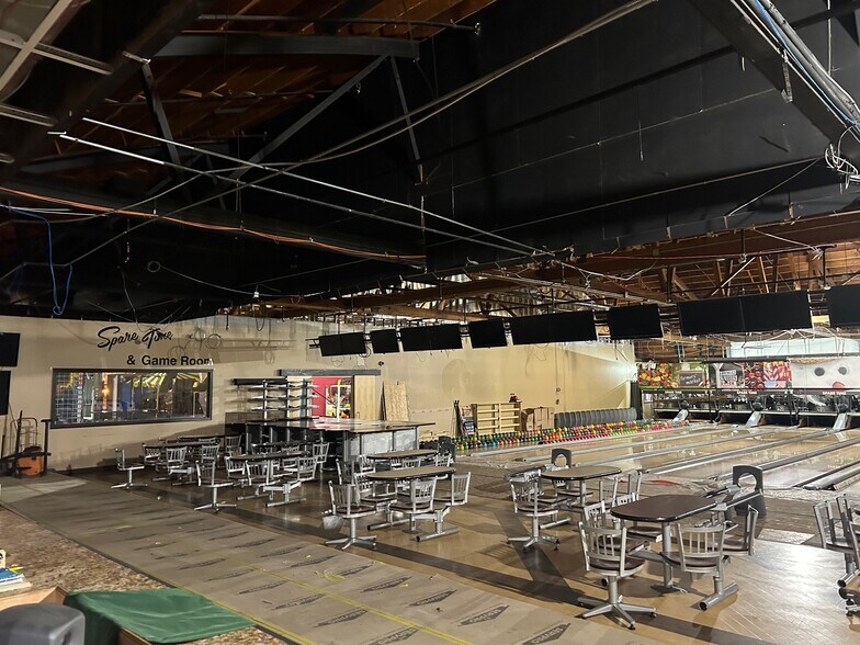More Photos Of 3101 E Grand River Ave, Lansing Bowling Alley For Sale