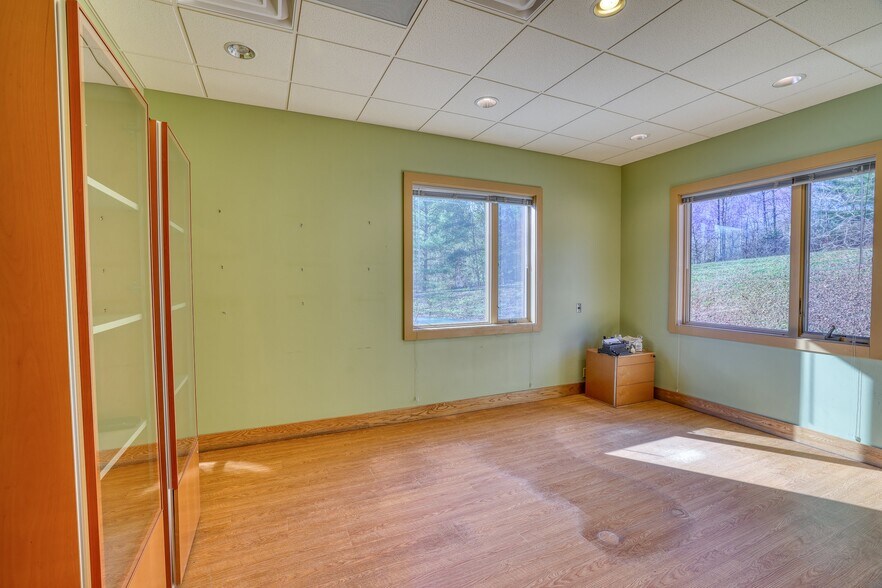 More Photos Of 14 Harris Bushville Rd, Monticello Medical For Sale