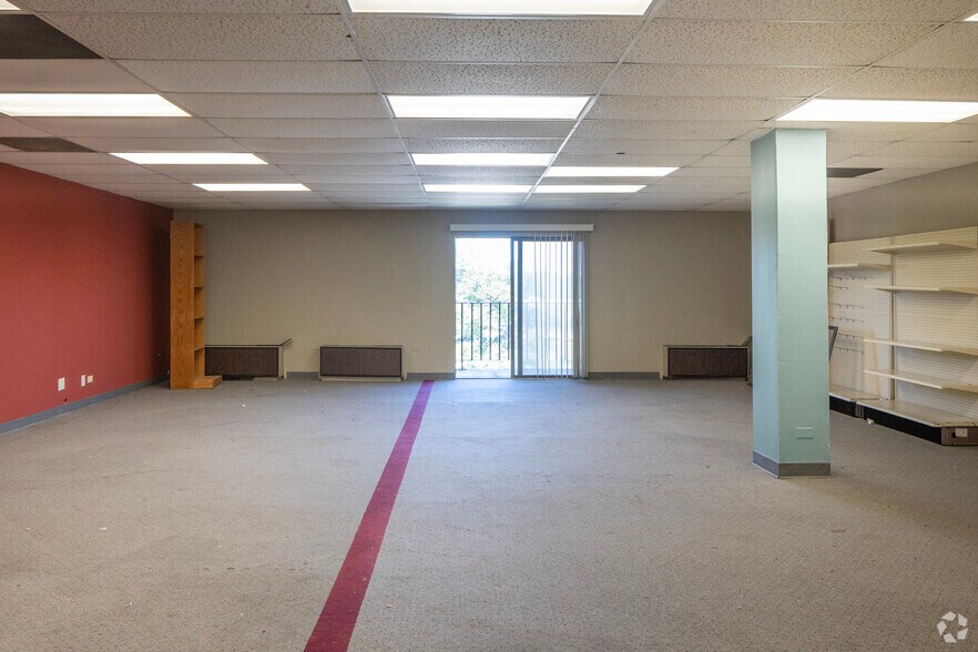 More Photos Of 1400 Renaissance Dr, Park Ridge Office For Sale