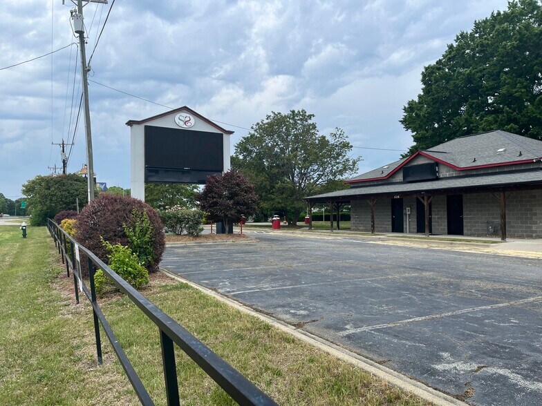 More Photos Of 536 Farragut St, Greensboro Warehouse For Sale