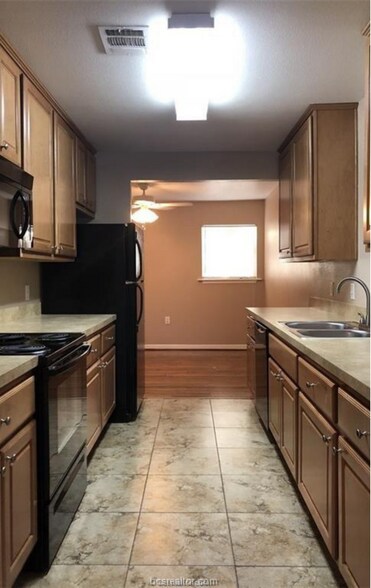 More Photos Of 1601 S College Ave, Bryan Multifamily For Sale