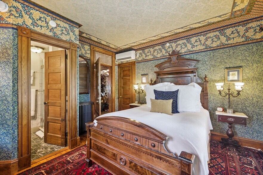 More Photos Of 41 Pleasant St, Woodstock Hospitality For Sale