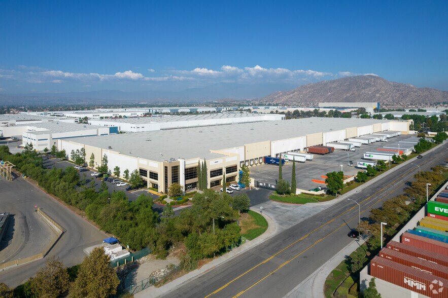 More Photos Of 24950 Grove View Rd, Moreno Valley Warehouse For Lease