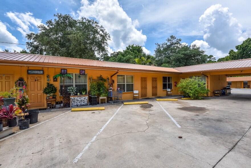 More Photos Of 1020 S Ridgewood Ave, Daytona Beach Hotel For Sale