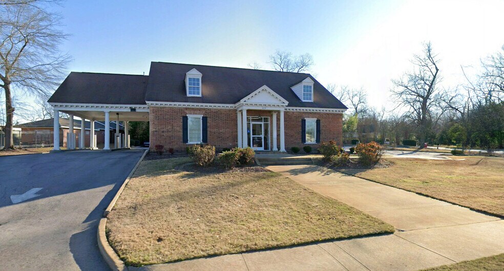 Primary Photo Of 219 S Harris St, Sandersville Bank For Sale