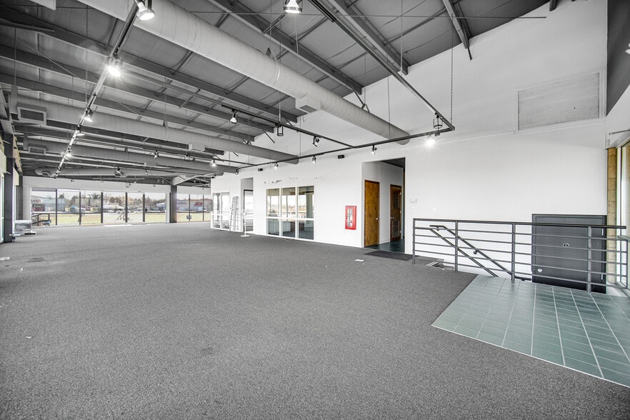 More Photos Of 101 Watters Dr, Dwight Auto Dealership For Sale