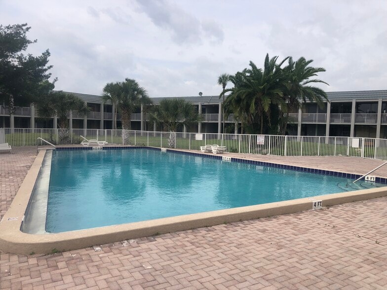 More Photos Of 2050 E Irlo Bronson Memorial Hwy, Kissimmee Hotel For Sale