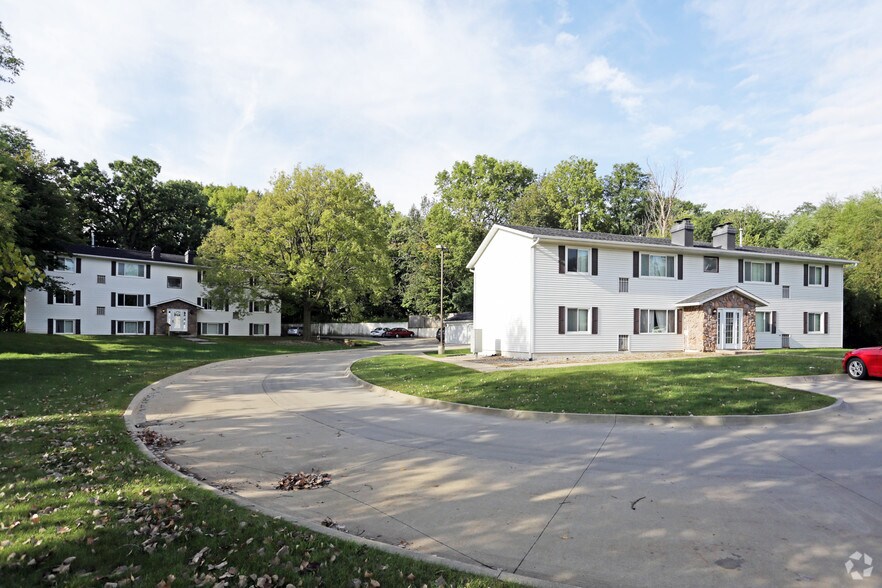 More Photos Of 3525 E Ave NW, Cedar Rapids Apartments For Sale