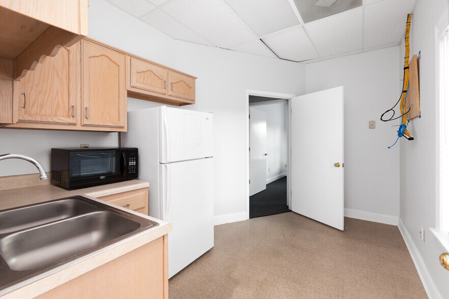 More Photos Of 6933 Crumpler Blvd, Olive Branch Office For Lease