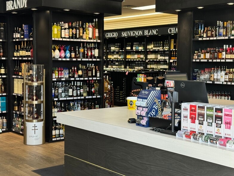 More Photos Of 800 E Boston Post Rd, Mamaroneck Storefront For Sale