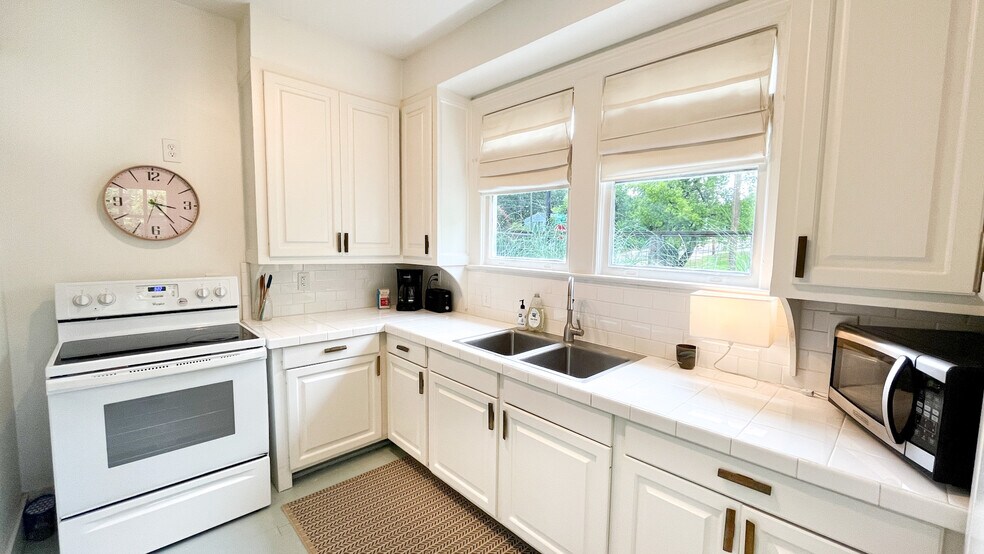 More Photos Of 3413 N State St, Jackson Office Residential For Sale