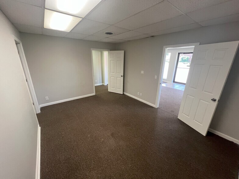 More Photos Of 179-183 W Smith St, Gallatin Office For Lease