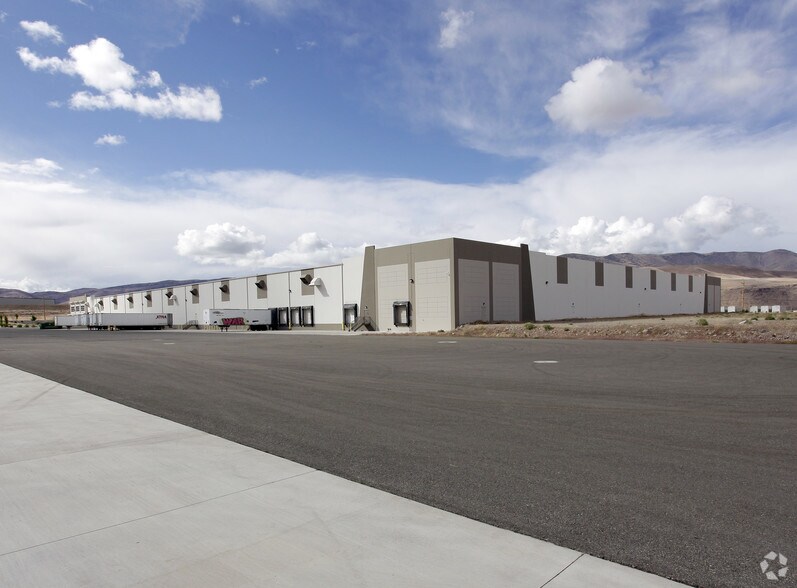 More Photos Of 201 Ireland Dr, Mccarran Distribution For Lease