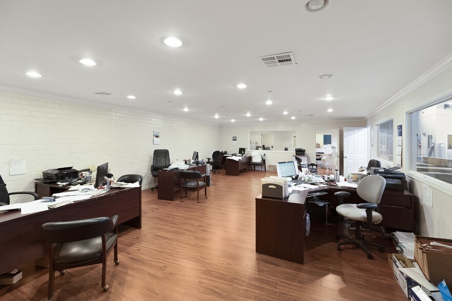 More Photos Of 1668-1680 E 40th St, Los Angeles Manufacturing For Sale