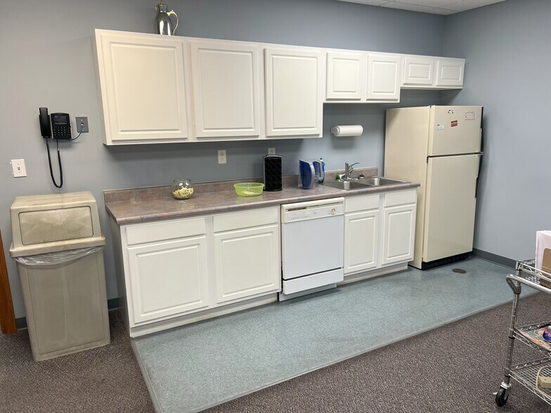 More Photos Of 8514-8518 N Dixie Dr, Dayton Medical For Sale