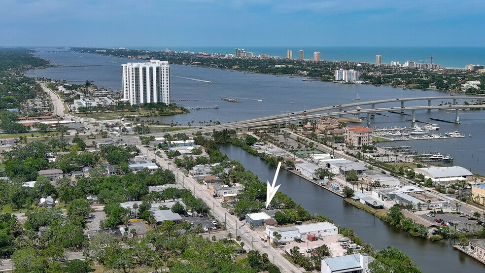 More Photos Of 705 N Beach St, Daytona Beach Manufacturing For Sale