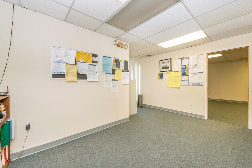 More Photos Of 1594-1600 US Highway 130, North Brunswick Medical For Lease