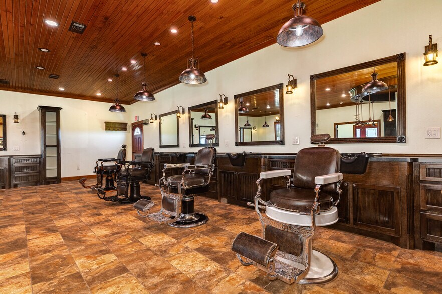 More Photos Of 1228 E Mulberry St, Angleton Bar For Sale