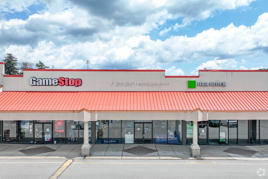 More Photos Of 200-300 Hillcrest Shopping Ctr, New Kensington Unknown For Lease