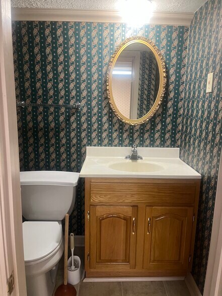 More Photos Of 5 S Main St, Frankfort Office For Lease