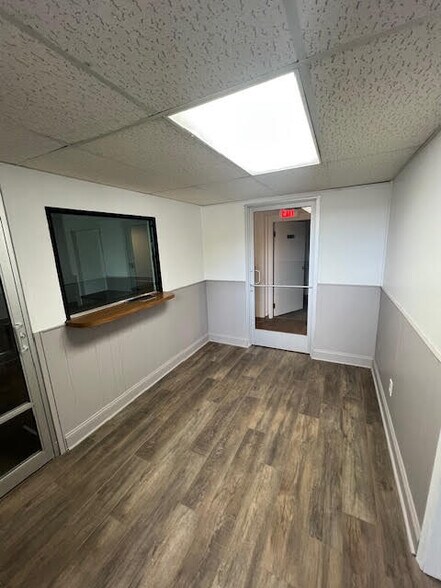 More Photos Of 813 E Michigan Ave, Ypsilanti Apartments For Lease