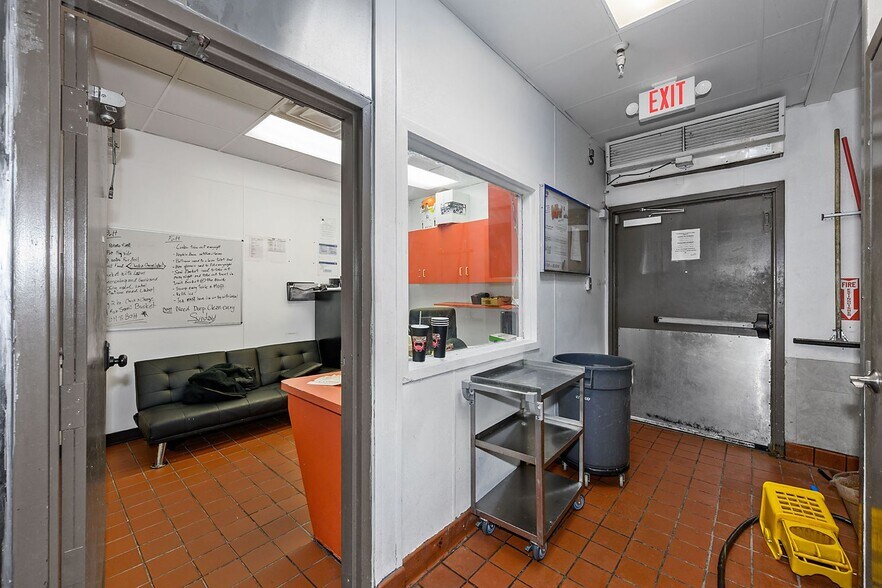 More Photos Of 11340 Princeton Pike, Cincinnati Restaurant For Lease