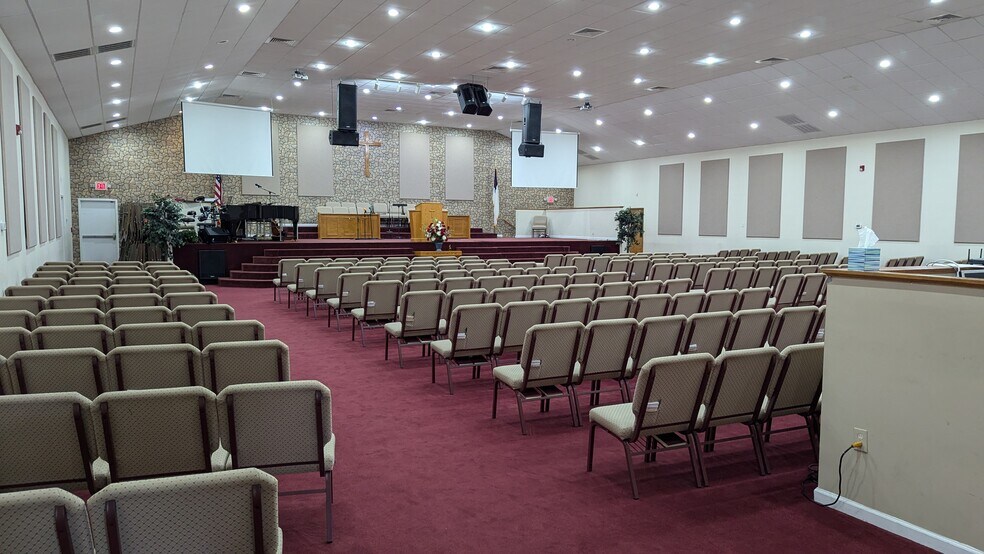 More Photos Of 1045 Coliseum Blvd, Montgomery Religious Facility For Sale