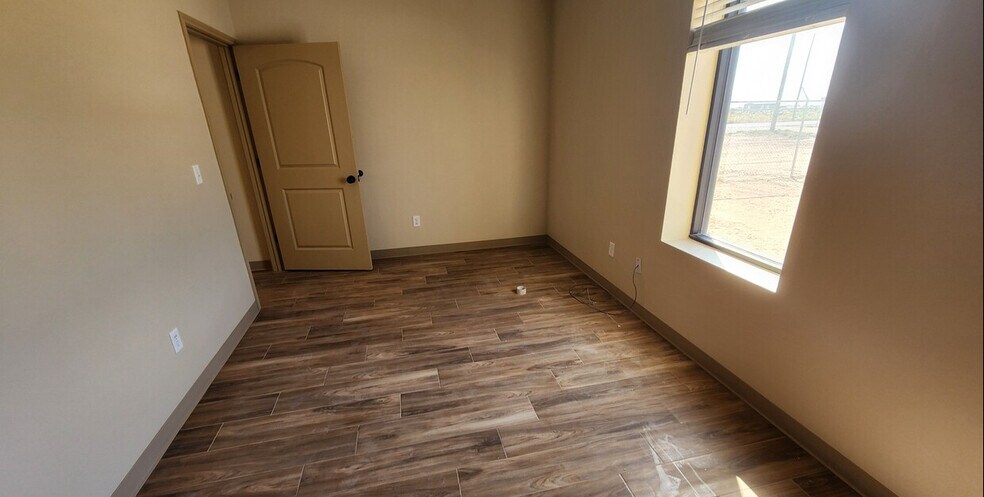 More Photos Of 6712 FM 715, Midland Warehouse For Lease