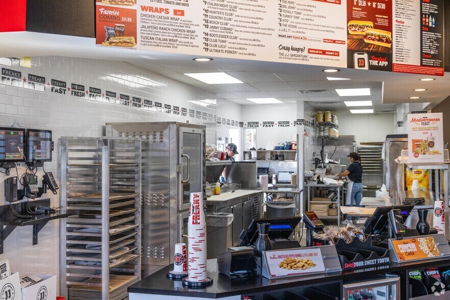 More Photos Of 325 N Sandhill Blvd, Mesquite Service Station For Sale