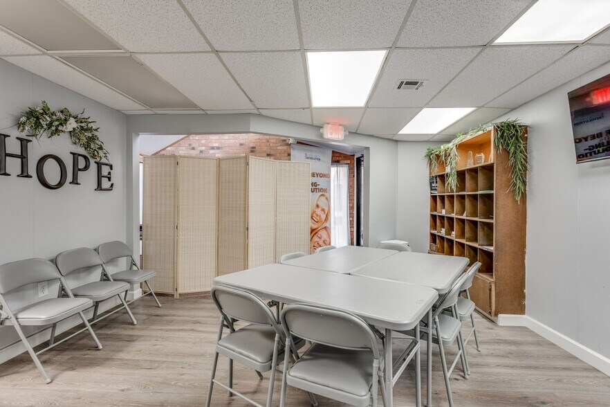 More Photos Of 20 E Dunloup Rd, Shawnee Medical For Sale