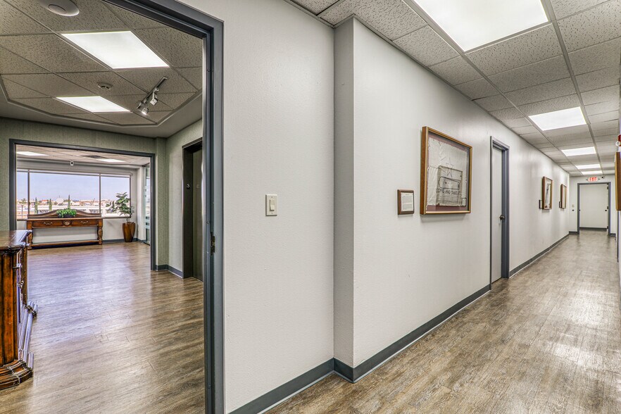 More Photos Of Sundland Park & Mesa Hills Dr., El Paso Office For Lease